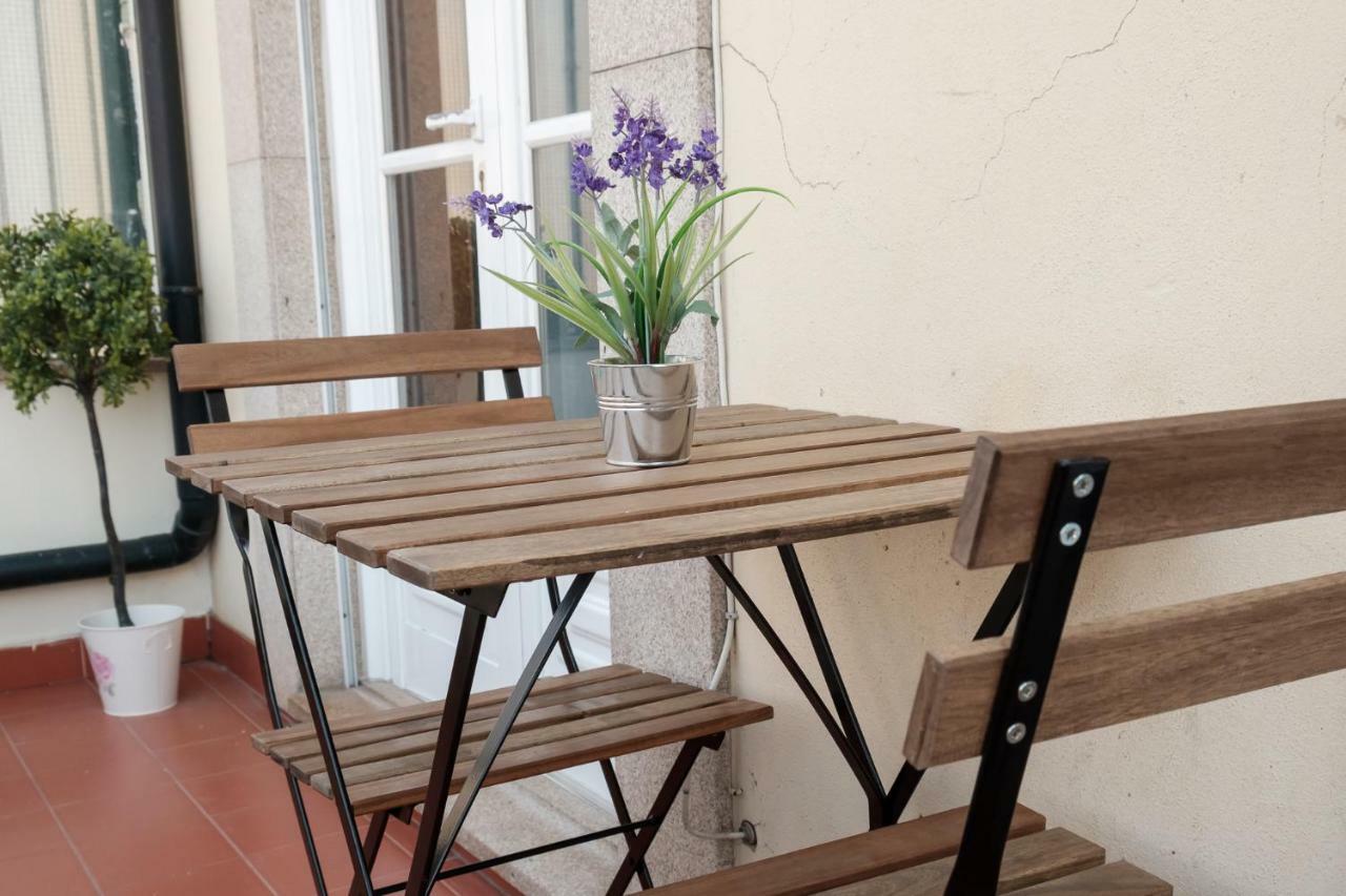 Apartment With Balcony In The Square Porto Bagian luar foto