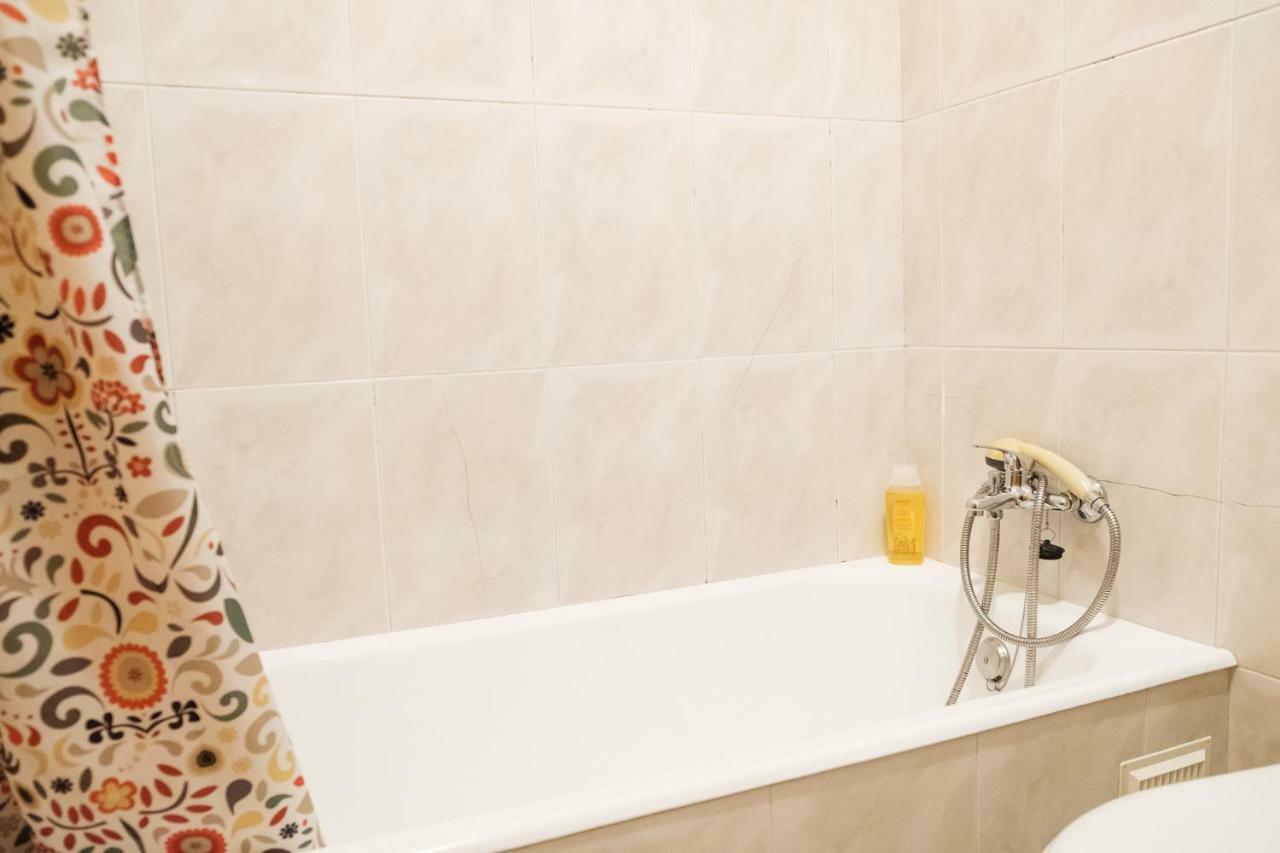 Apartment With Balcony In The Square Porto Bagian luar foto