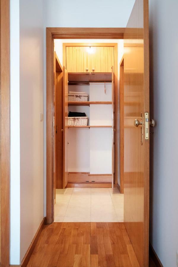 Apartment With Balcony In The Square Porto Bagian luar foto