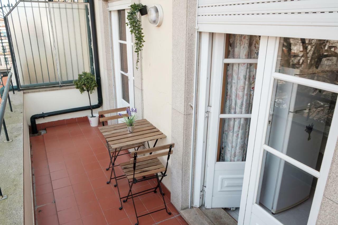 Apartment With Balcony In The Square Porto Bagian luar foto