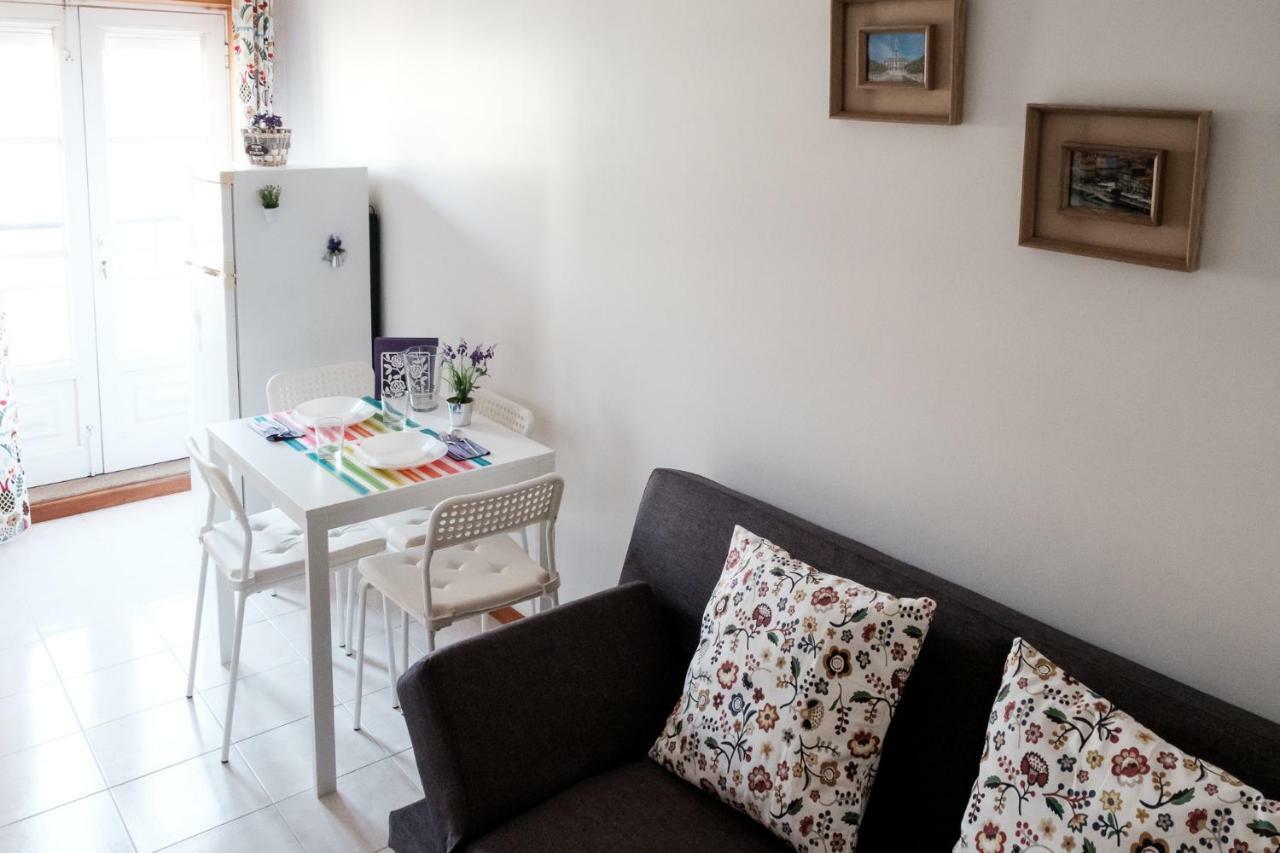 Apartment With Balcony In The Square Porto Bagian luar foto