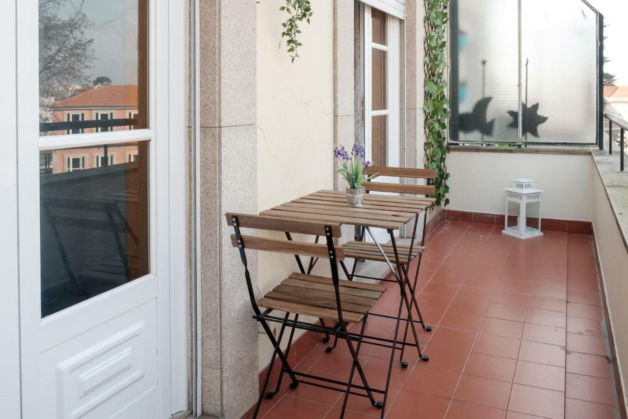 Apartment With Balcony In The Square Porto Bagian luar foto