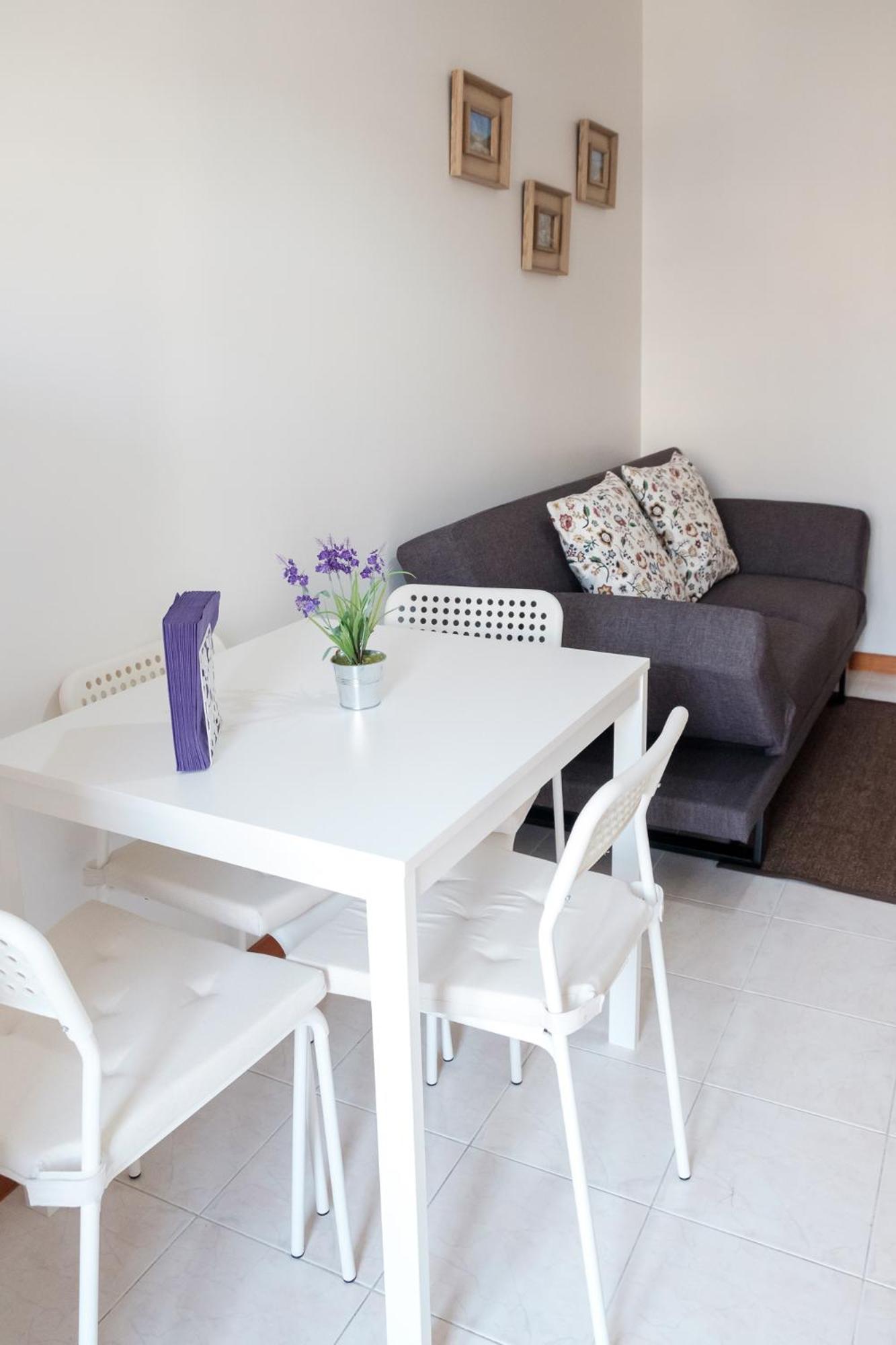 Apartment With Balcony In The Square Porto Bagian luar foto