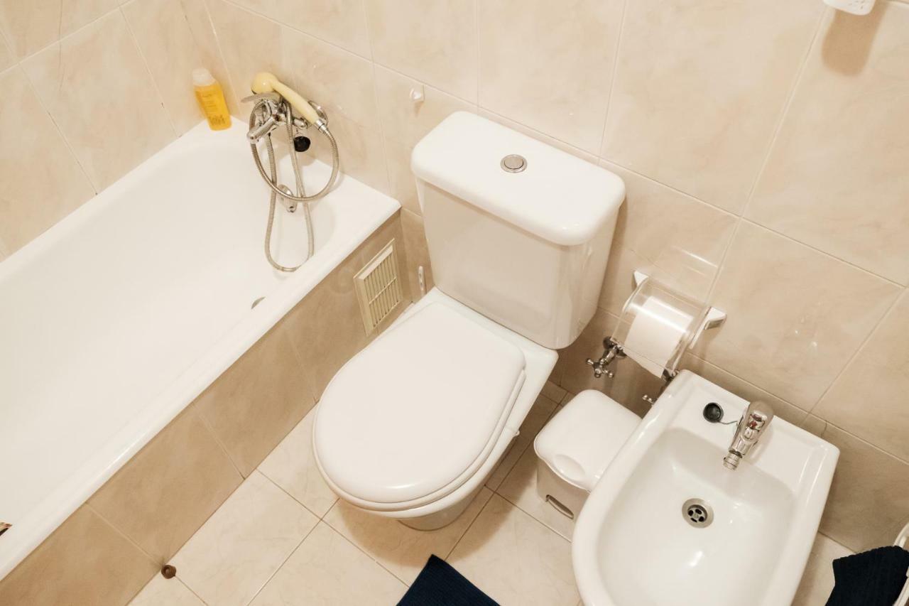 Apartment With Balcony In The Square Porto Bagian luar foto
