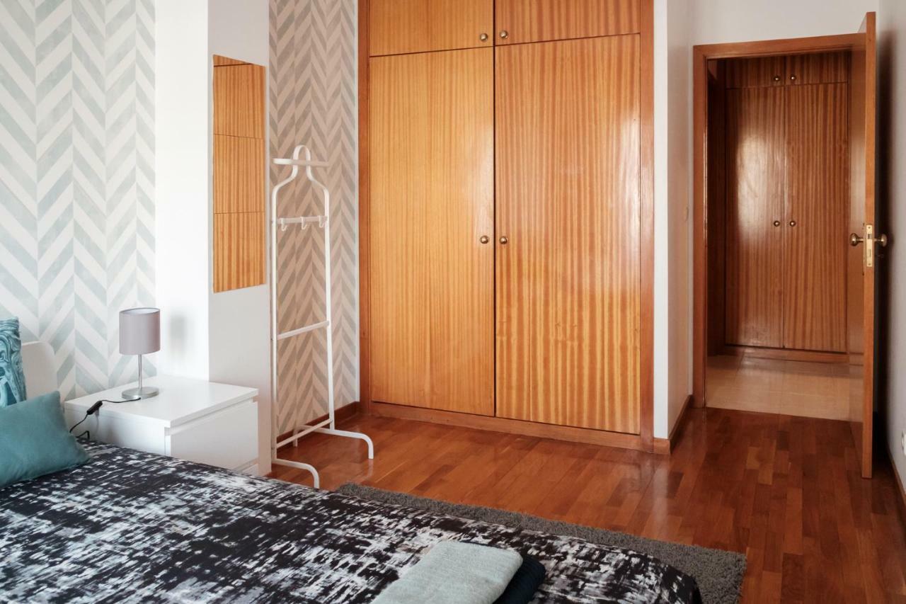 Apartment With Balcony In The Square Porto Bagian luar foto