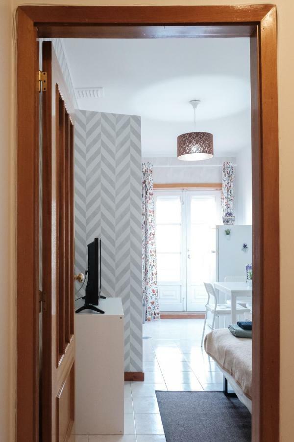 Apartment With Balcony In The Square Porto Bagian luar foto