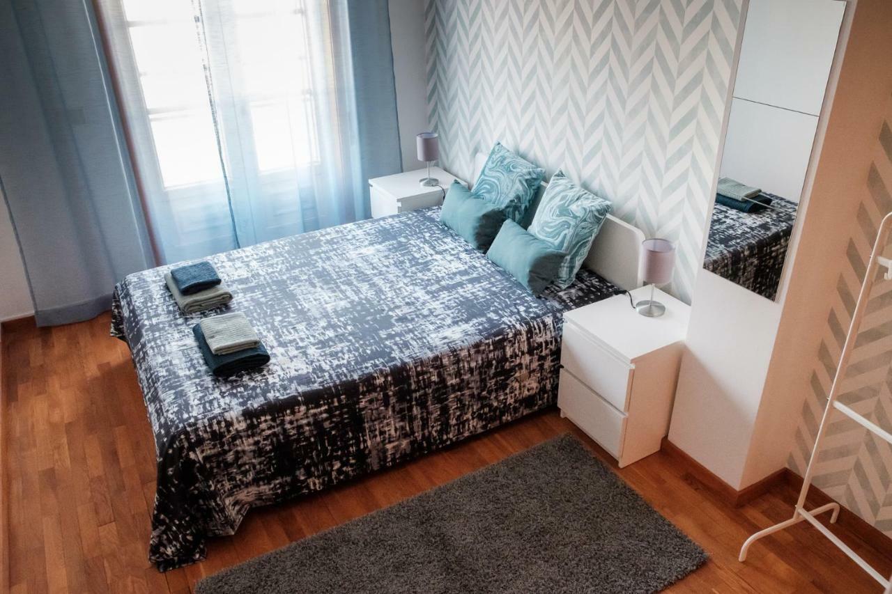 Apartment With Balcony In The Square Porto Bagian luar foto