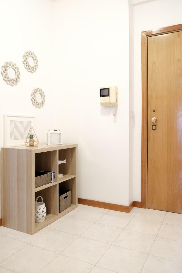 Apartment With Balcony In The Square Porto Bagian luar foto