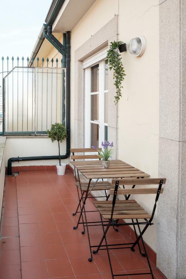 Apartment With Balcony In The Square Porto Bagian luar foto