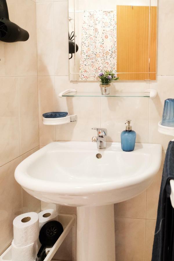Apartment With Balcony In The Square Porto Bagian luar foto